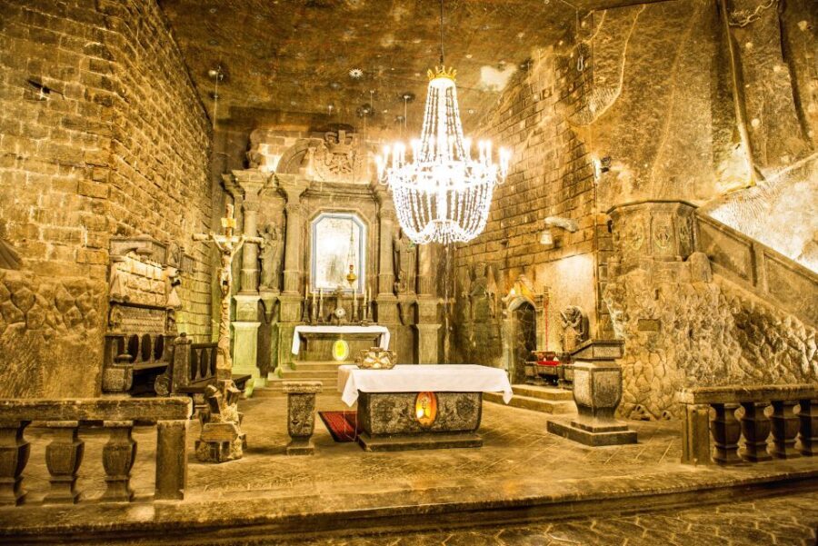 Krakow: Vistula River Cruise and Wieliczka Salt Mine Tour - Transition to Wieliczka: bus ride, driver help, then down you go