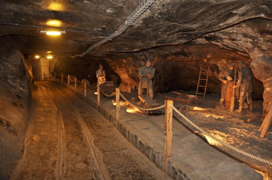 Krakow: Vistula River Cruise and Wieliczka Salt Mine Tour - Church of St. Kinga: the salt-made cathedral moment