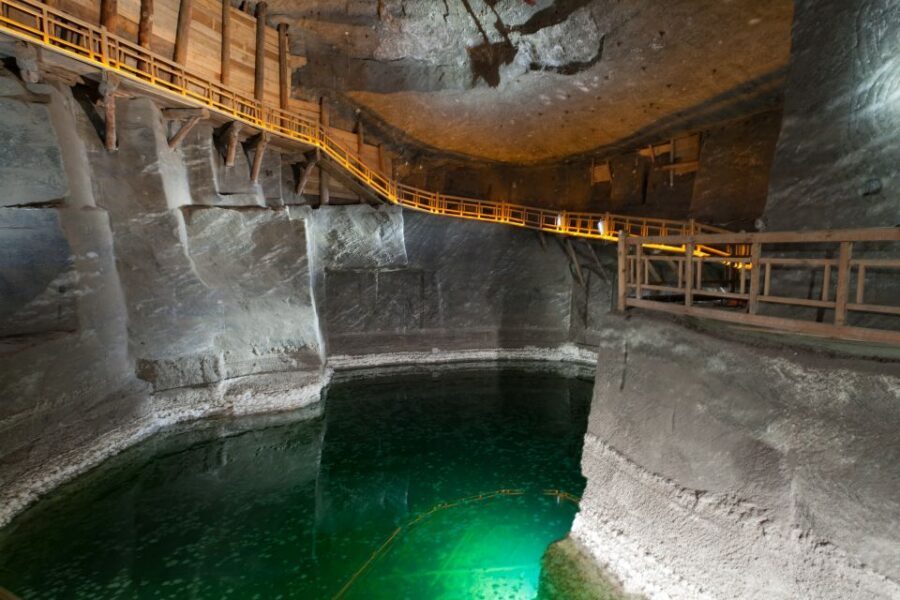 Krakow: Vistula River Cruise and Wieliczka Salt Mine Tour - Time on the clock: a 330-minute day that stays focused